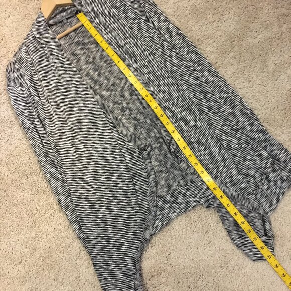 Marled Monochrome Handkerchief Hem Open Cardigan - Picture 13 of 13